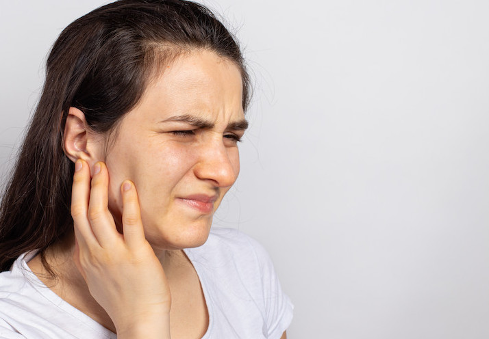 woman suffer from tmd/tmj pain